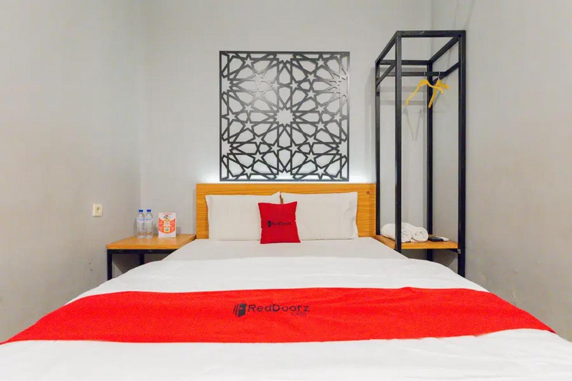 Reddoorz @ Manukan Surabaya Buitenkant foto