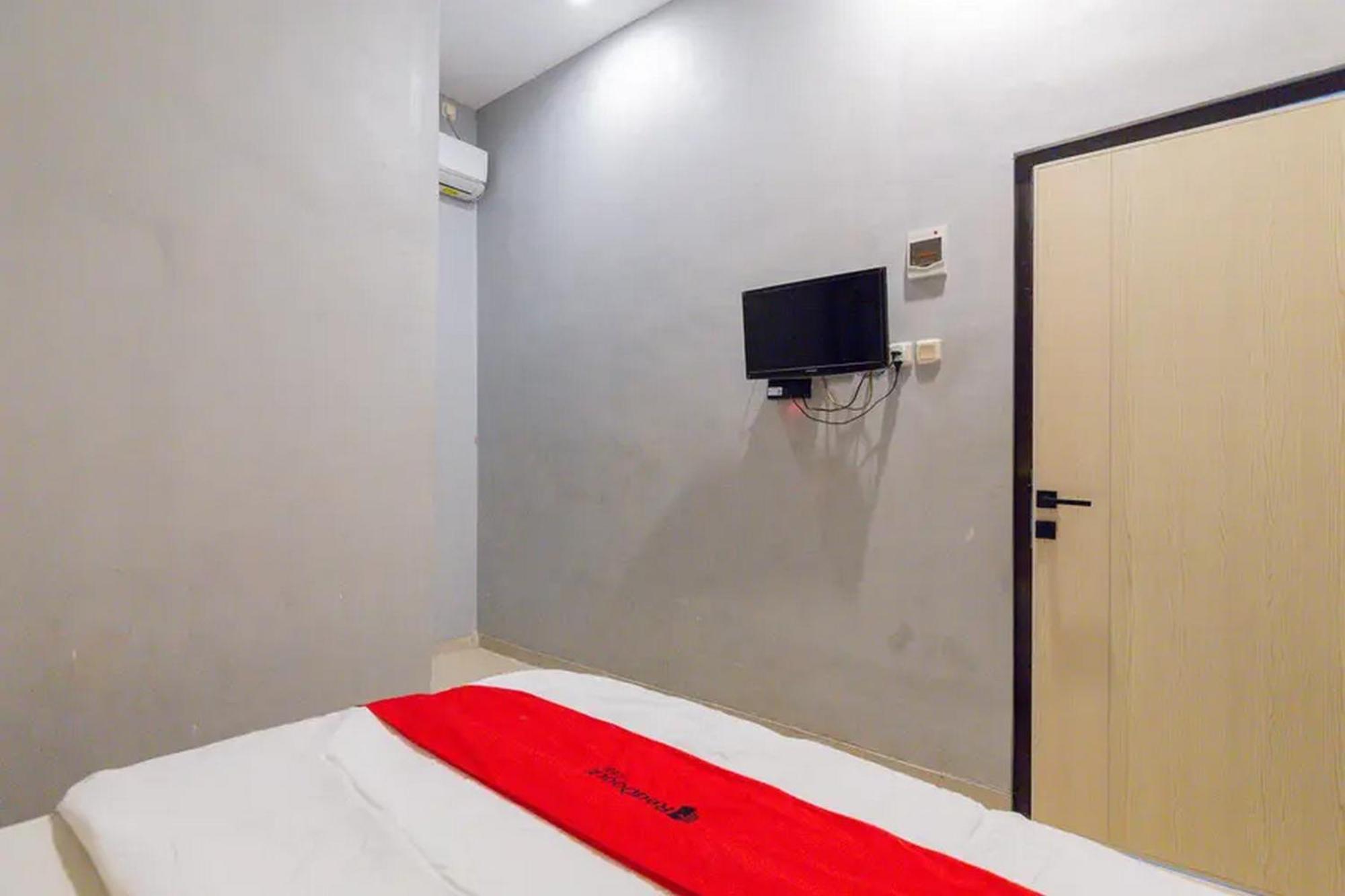 Reddoorz @ Manukan Surabaya Buitenkant foto