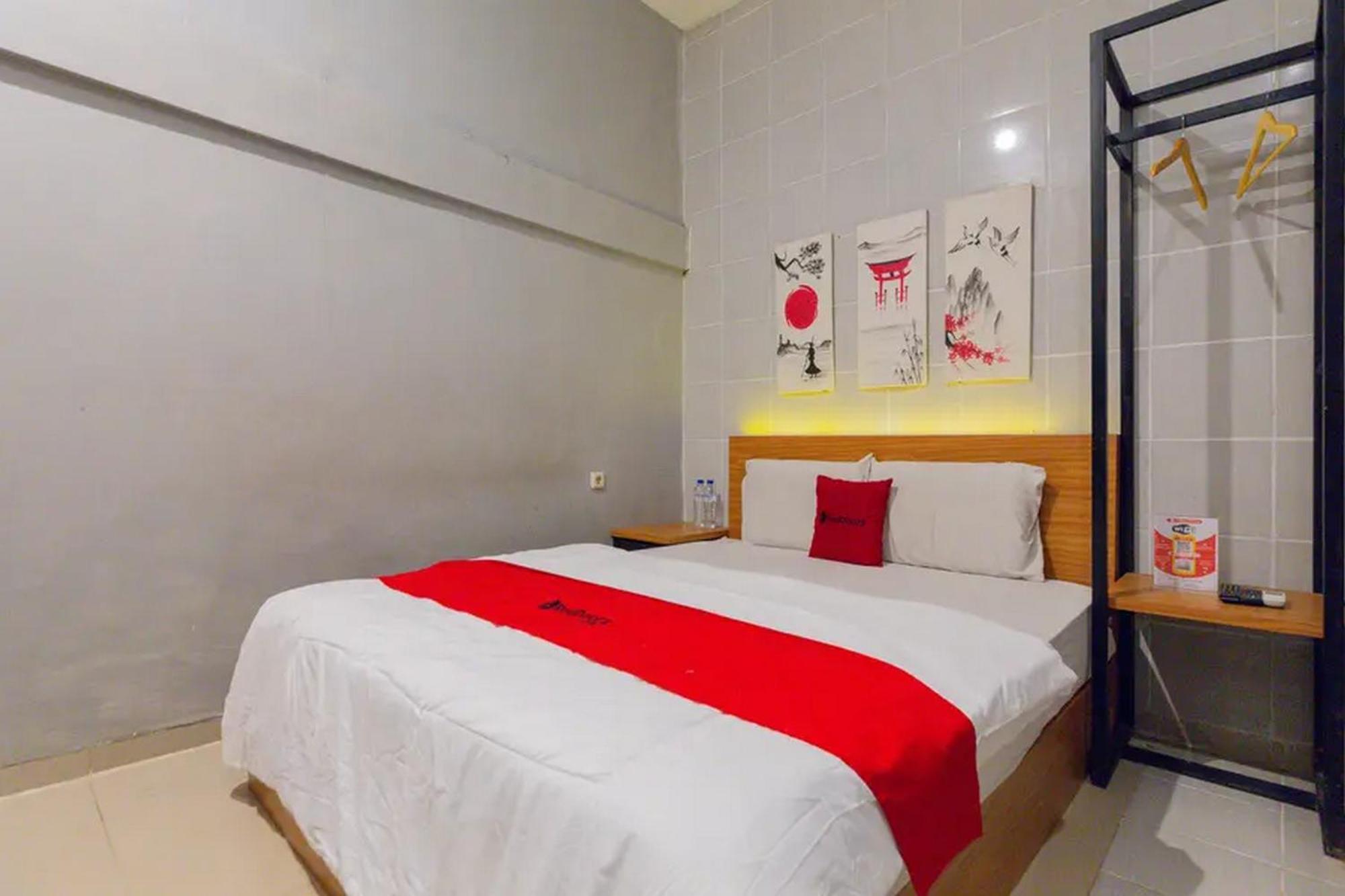 Reddoorz @ Manukan Surabaya Buitenkant foto