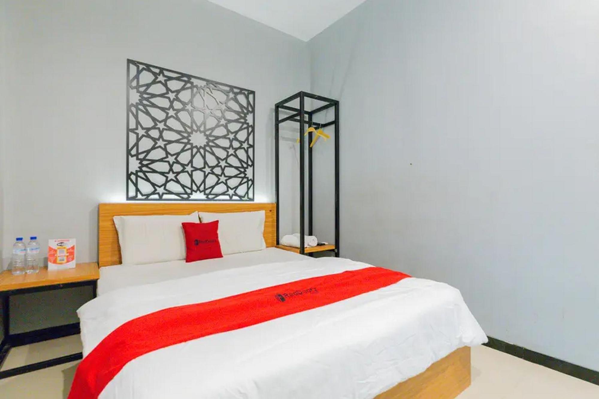 Reddoorz @ Manukan Surabaya Buitenkant foto