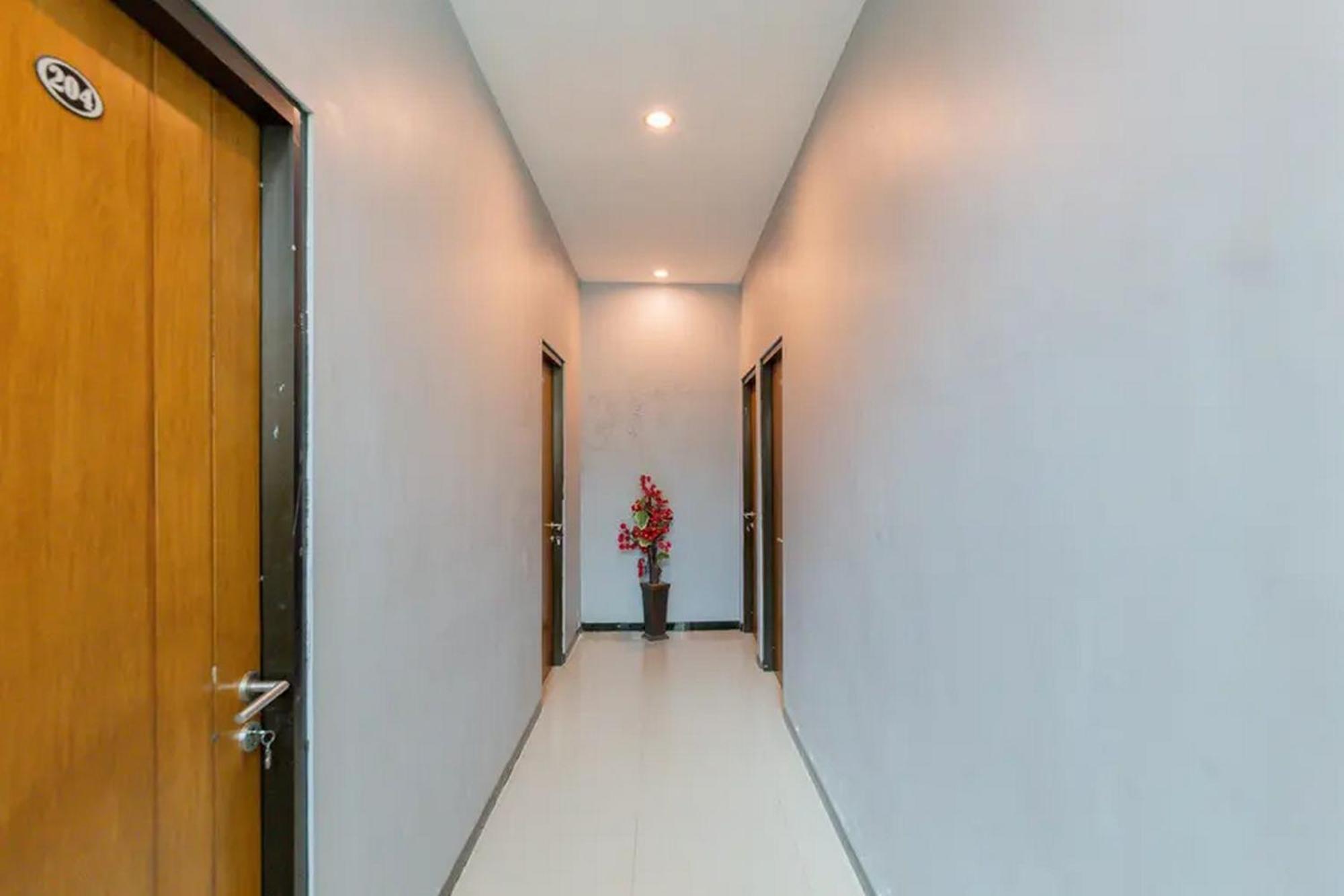 Reddoorz @ Manukan Surabaya Buitenkant foto