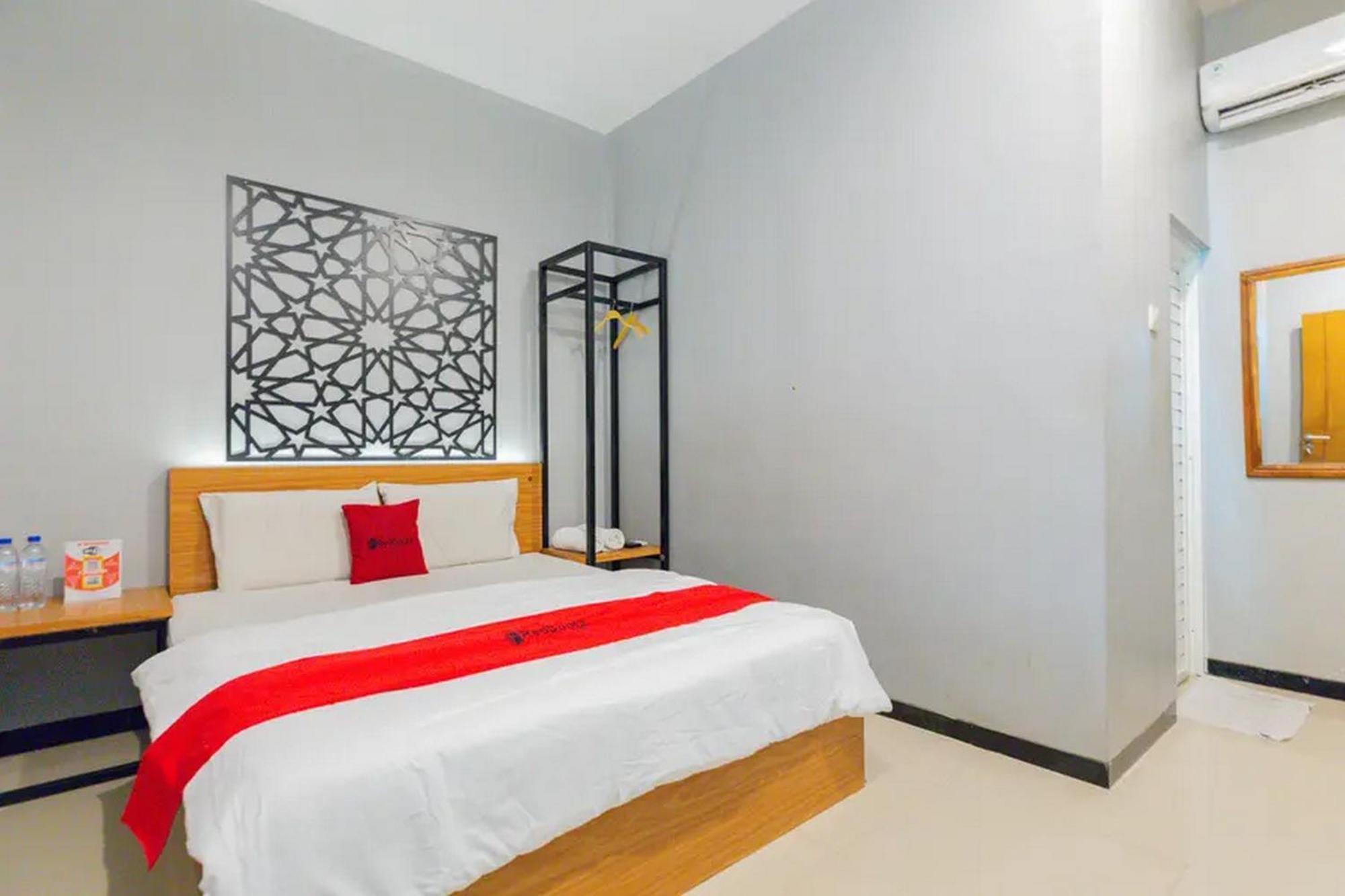 Reddoorz @ Manukan Surabaya Buitenkant foto