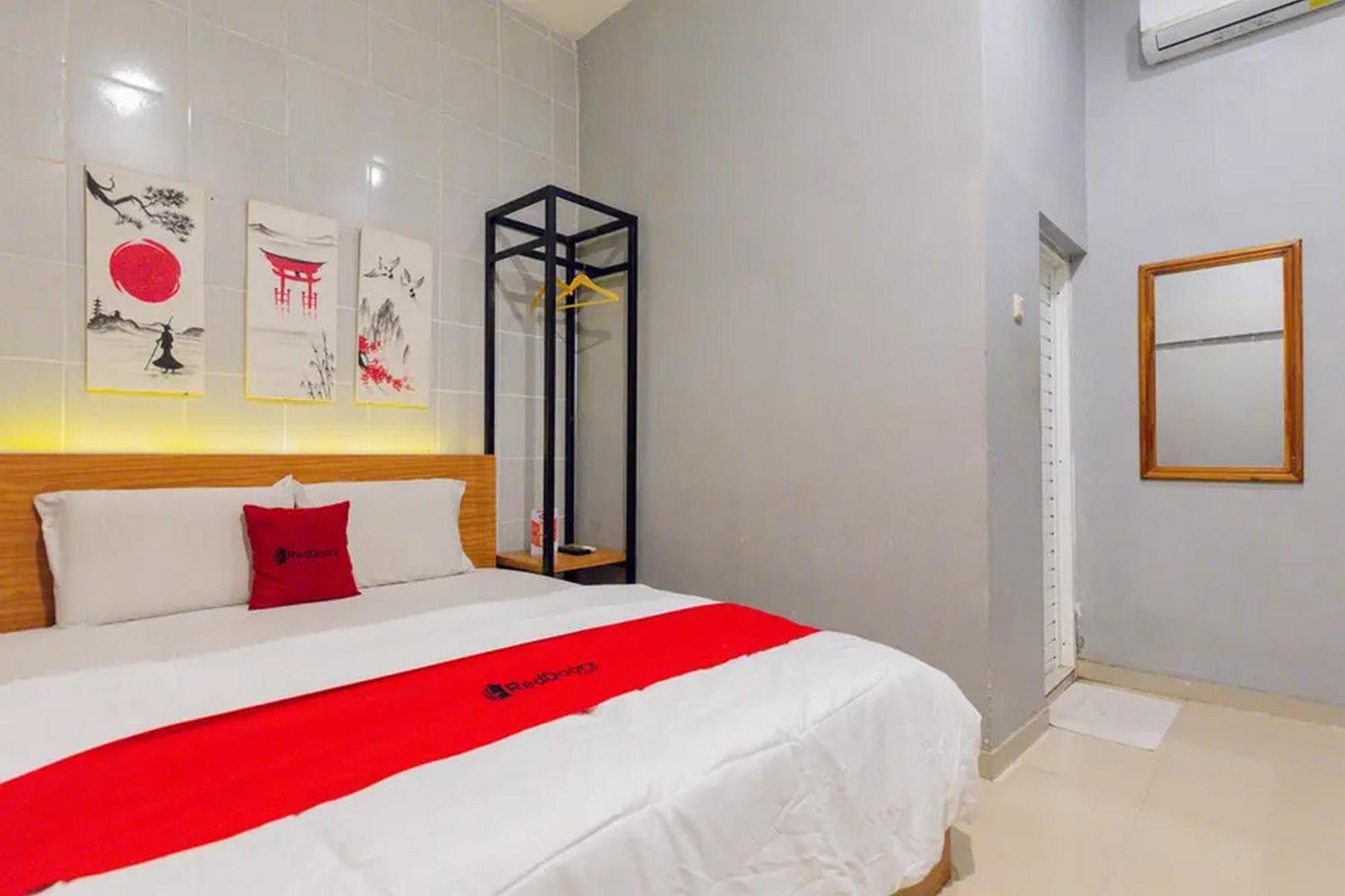 Reddoorz @ Manukan Surabaya Buitenkant foto