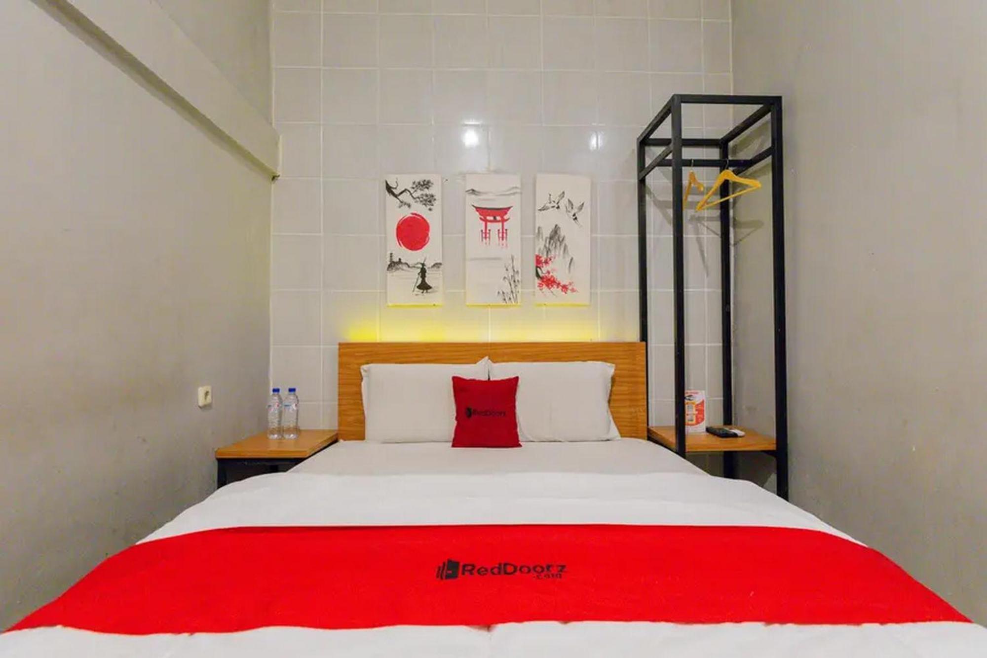 Reddoorz @ Manukan Surabaya Buitenkant foto