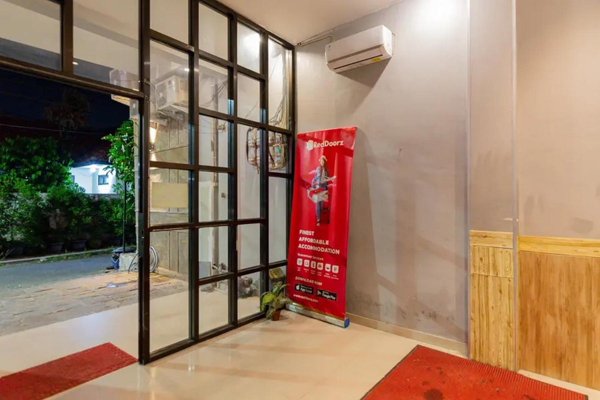 Reddoorz @ Manukan Surabaya Buitenkant foto