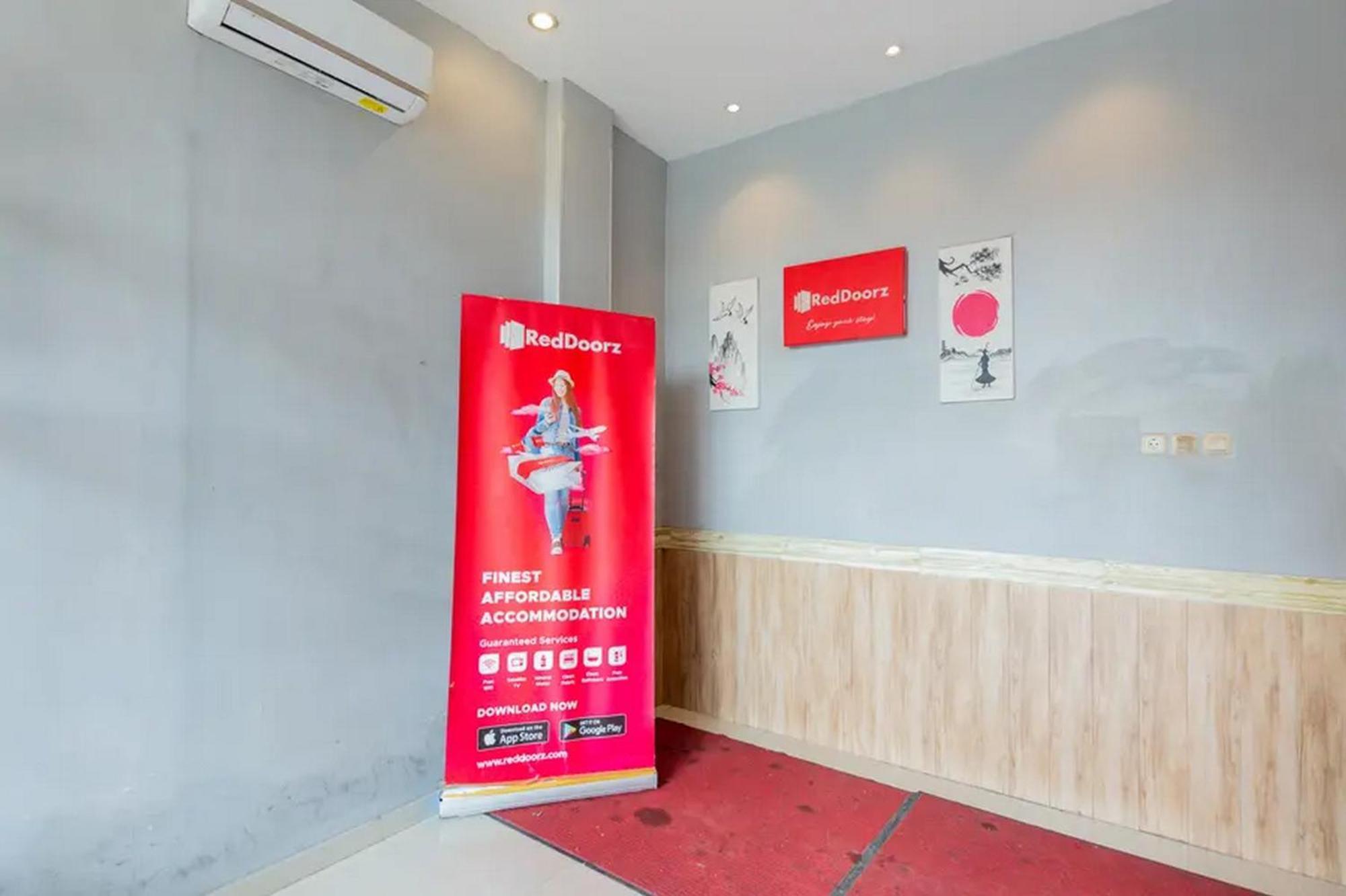 Reddoorz @ Manukan Surabaya Buitenkant foto