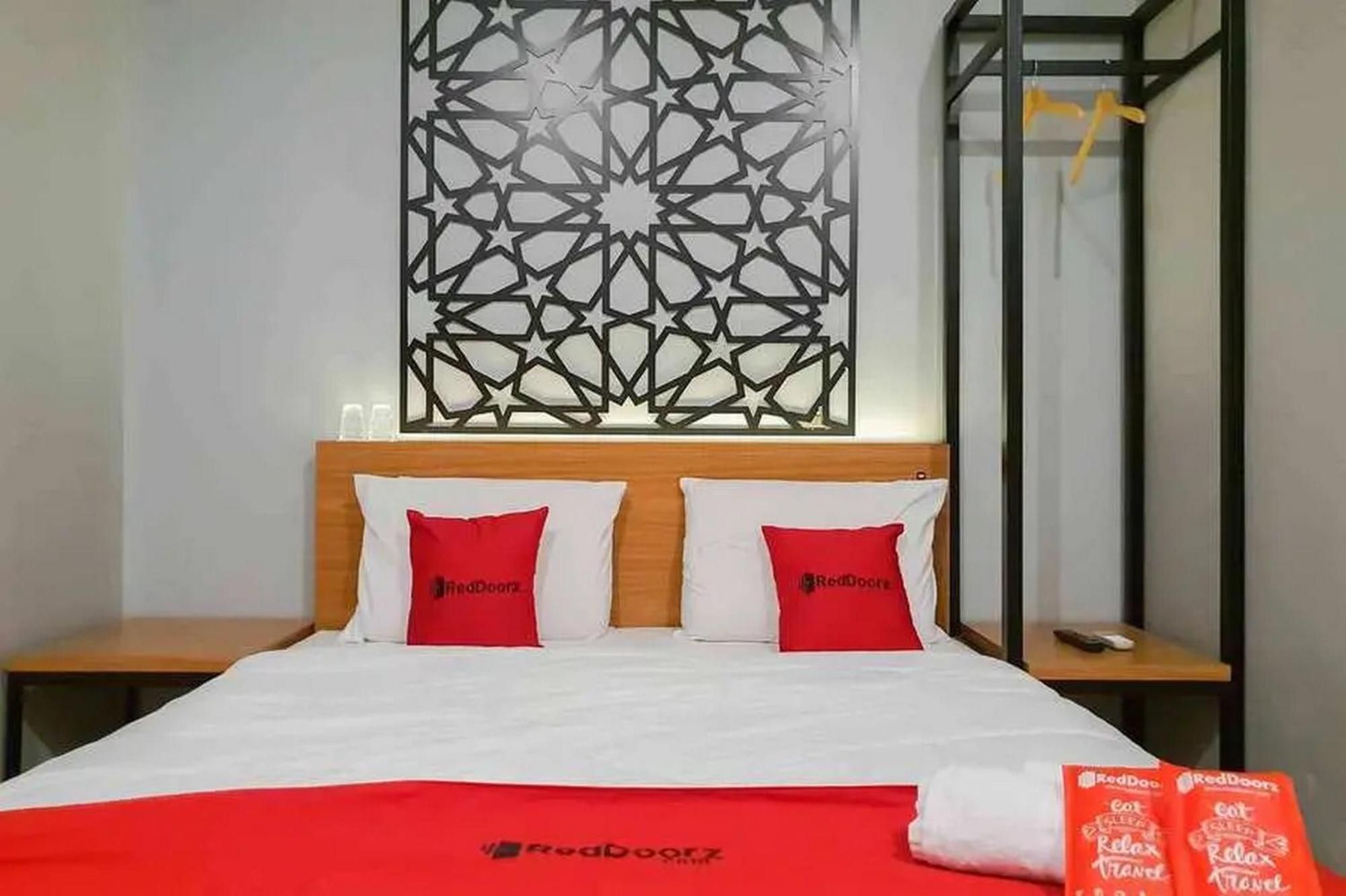 Reddoorz @ Manukan Surabaya Buitenkant foto