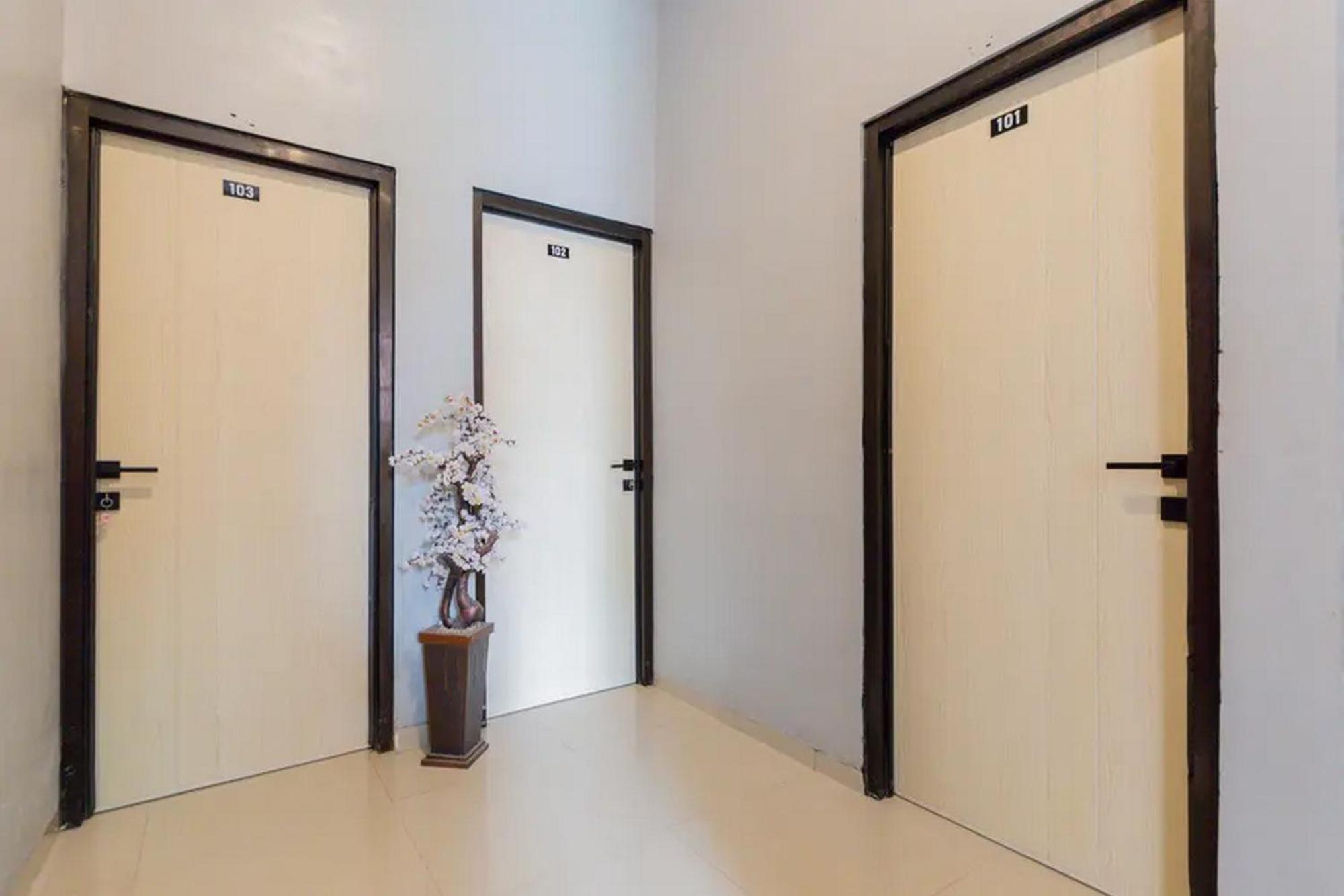 Reddoorz @ Manukan Surabaya Buitenkant foto